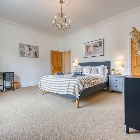 2 Bed Stunning Chic Modern Spacious Apt, Ocean Village, Southampton - Plenty Of Parking - By Blue Puffin Stays Экстерьер фото