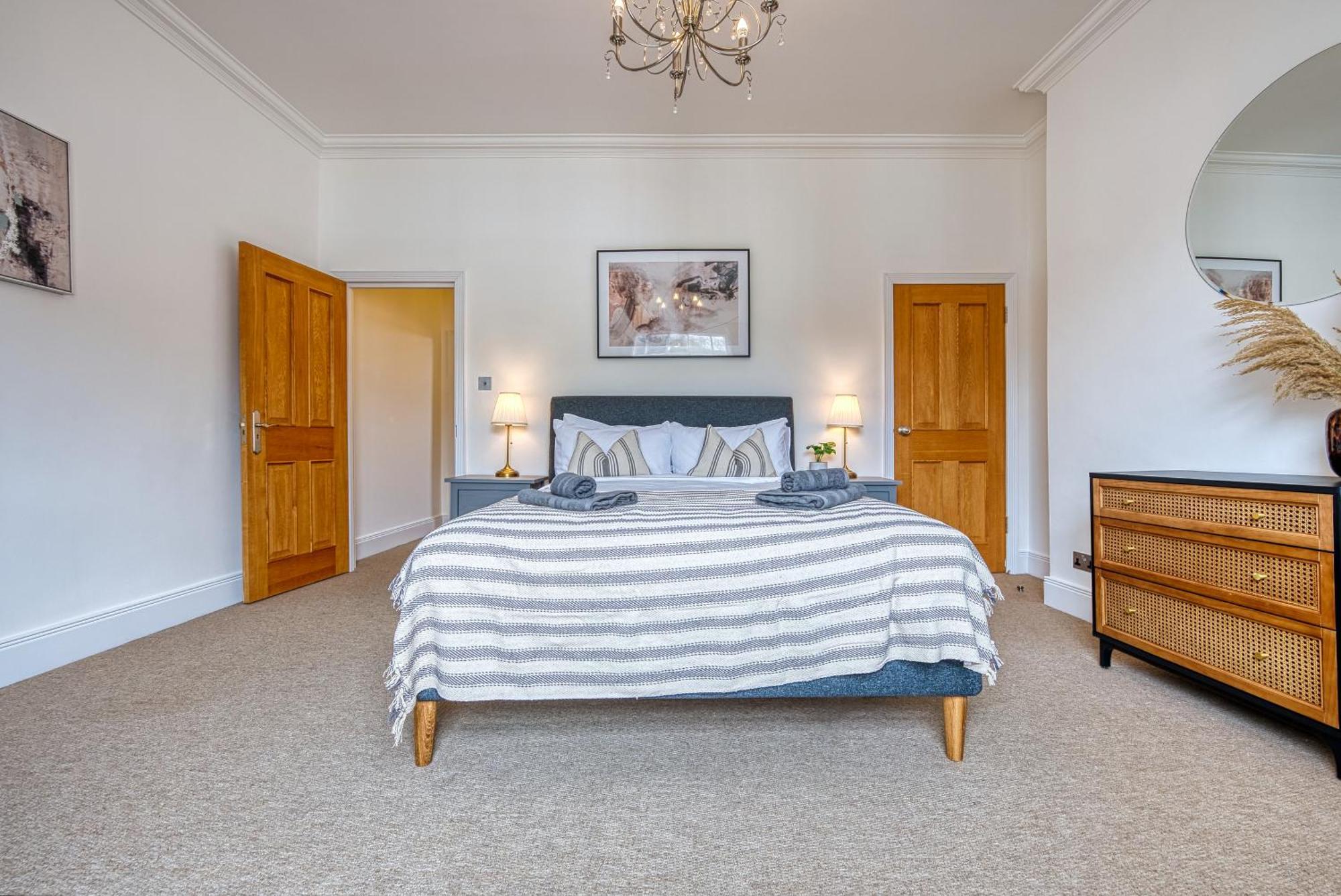 2 Bed Stunning Chic Modern Spacious Apt, Ocean Village, Southampton - Plenty Of Parking - By Blue Puffin Stays Экстерьер фото