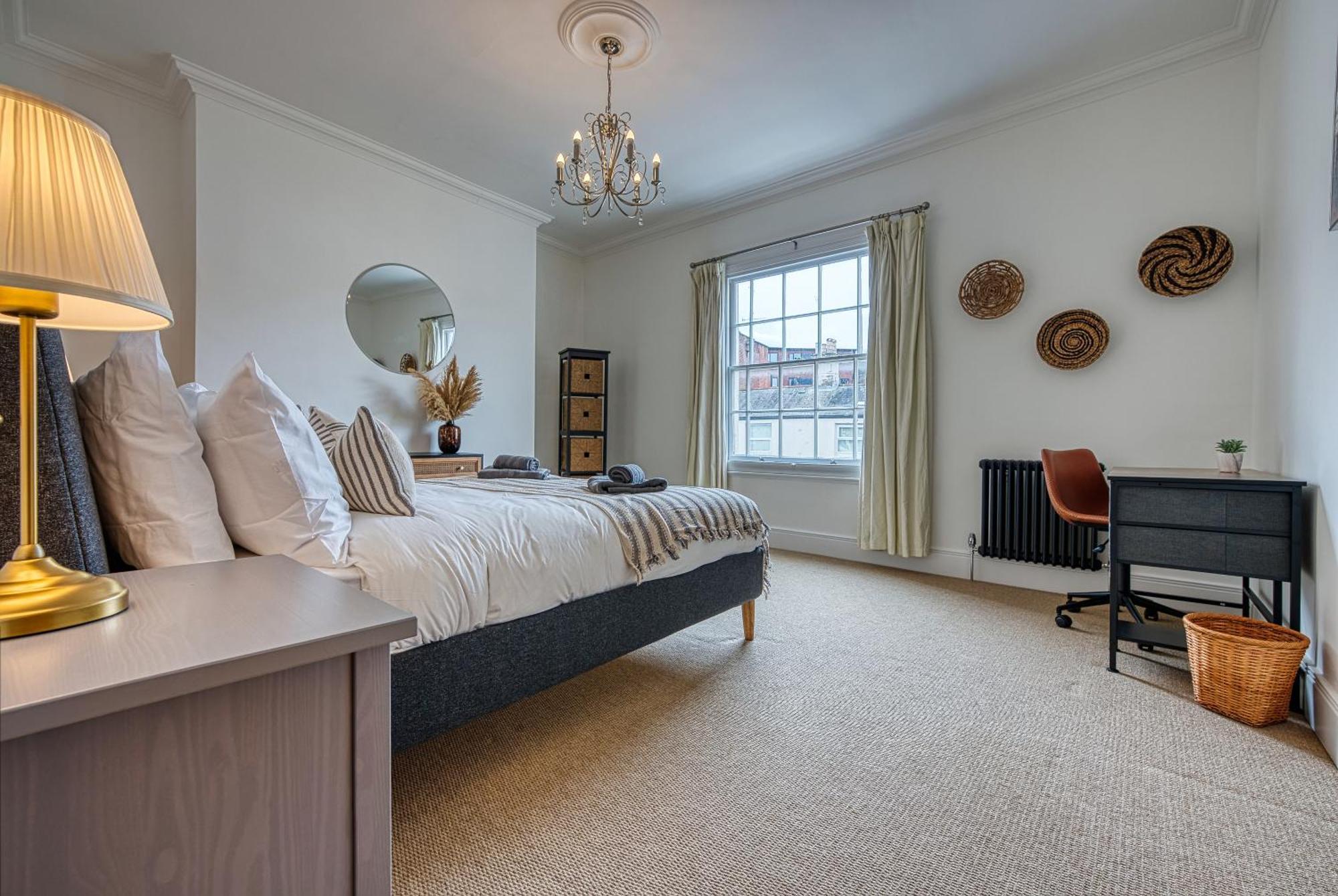 2 Bed Stunning Chic Modern Spacious Apt, Ocean Village, Southampton - Plenty Of Parking - By Blue Puffin Stays Экстерьер фото