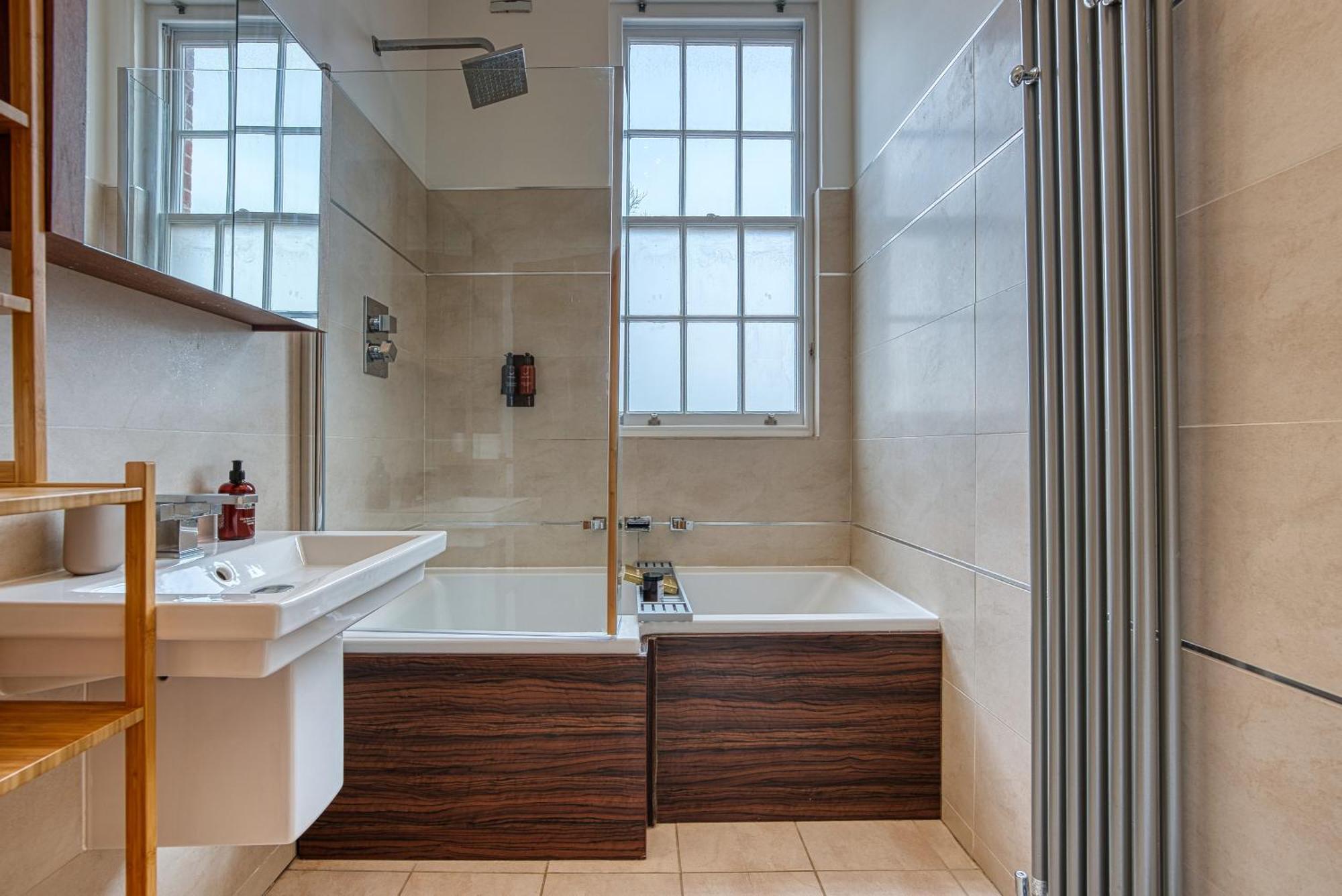 2 Bed Stunning Chic Modern Spacious Apt, Ocean Village, Southampton - Plenty Of Parking - By Blue Puffin Stays Экстерьер фото