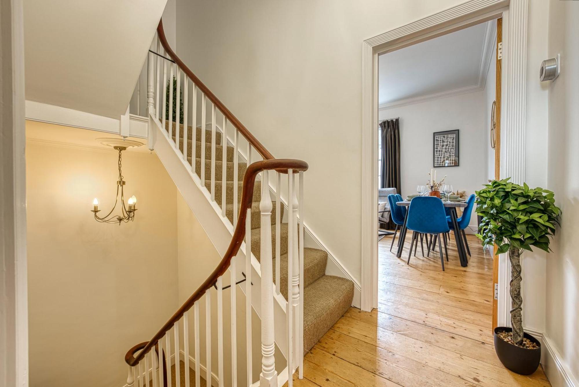 2 Bed Stunning Chic Modern Spacious Apt, Ocean Village, Southampton - Plenty Of Parking - By Blue Puffin Stays Экстерьер фото
