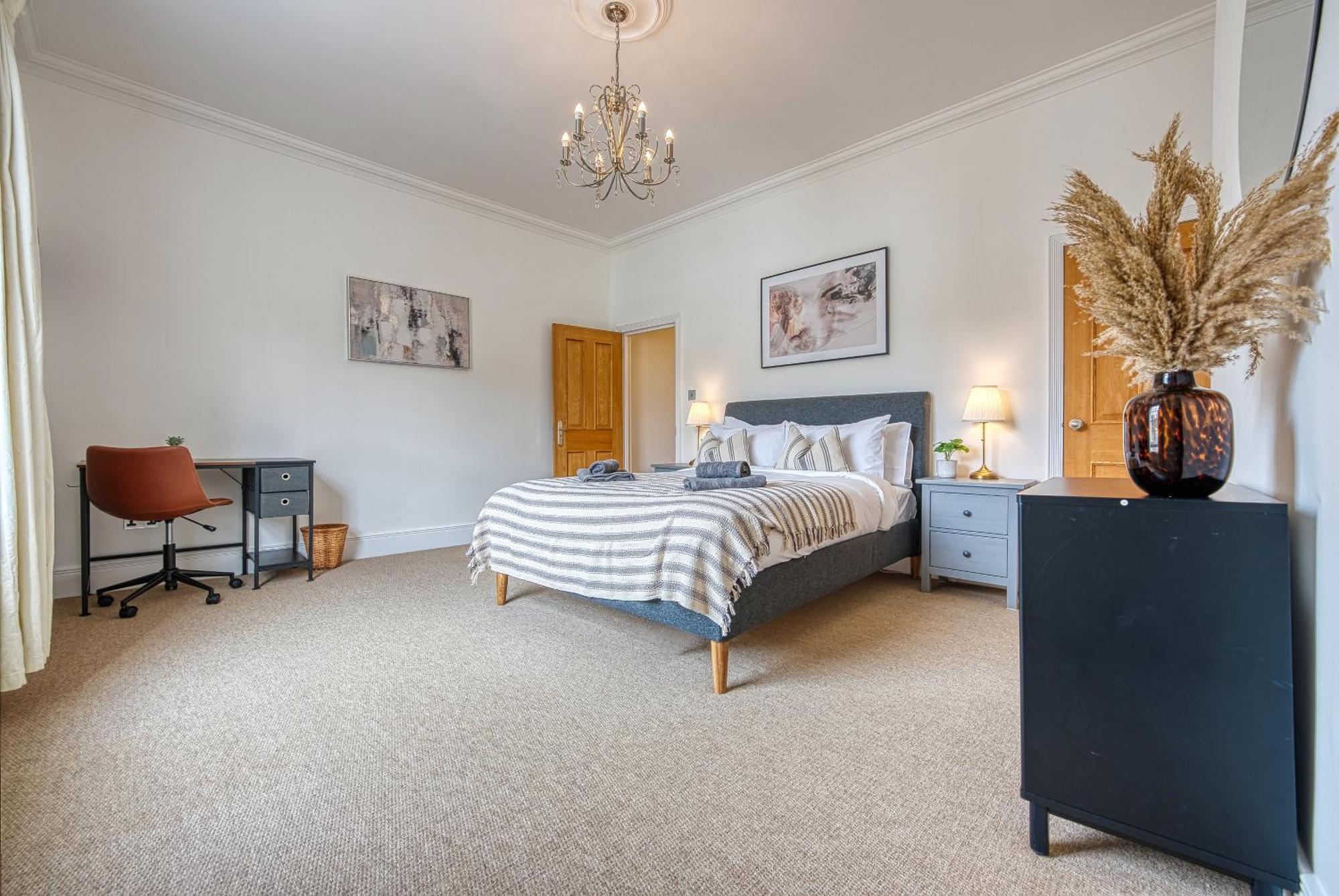 2 Bed Stunning Chic Modern Spacious Apt, Ocean Village, Southampton - Plenty Of Parking - By Blue Puffin Stays Экстерьер фото