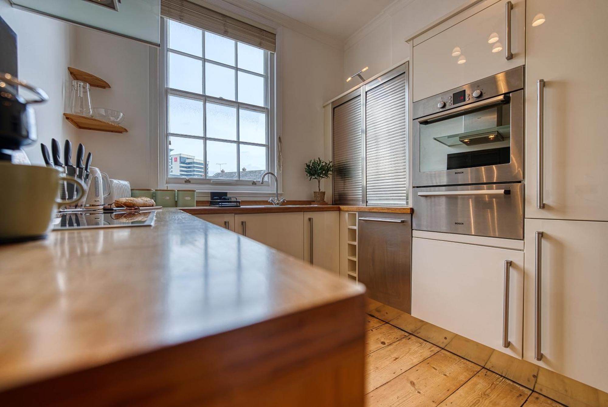 2 Bed Stunning Chic Modern Spacious Apt, Ocean Village, Southampton - Plenty Of Parking - By Blue Puffin Stays Экстерьер фото