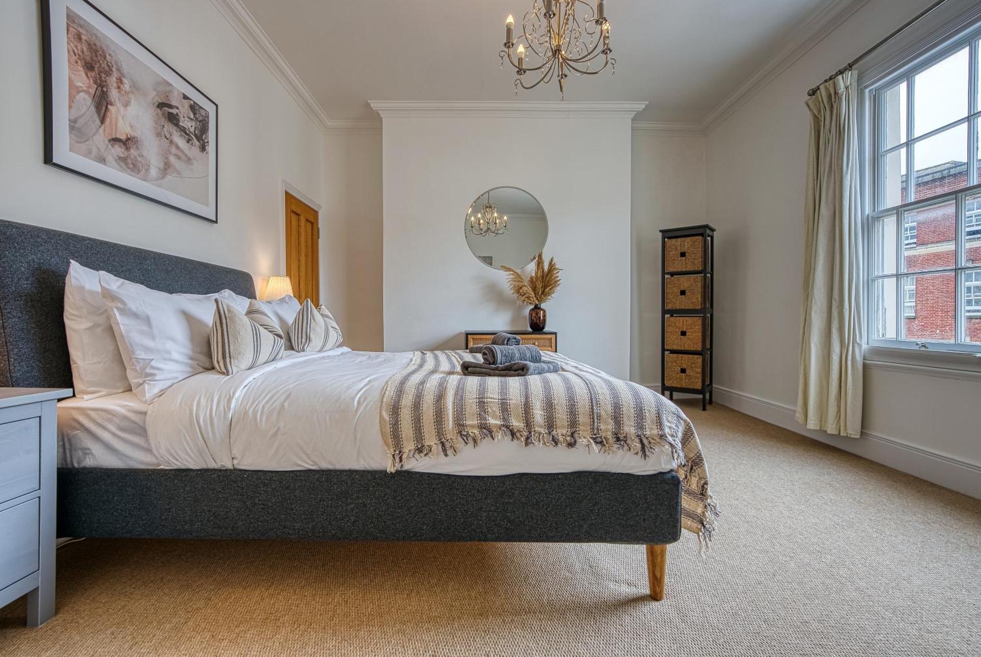 2 Bed Stunning Chic Modern Spacious Apt, Ocean Village, Southampton - Plenty Of Parking - By Blue Puffin Stays Экстерьер фото