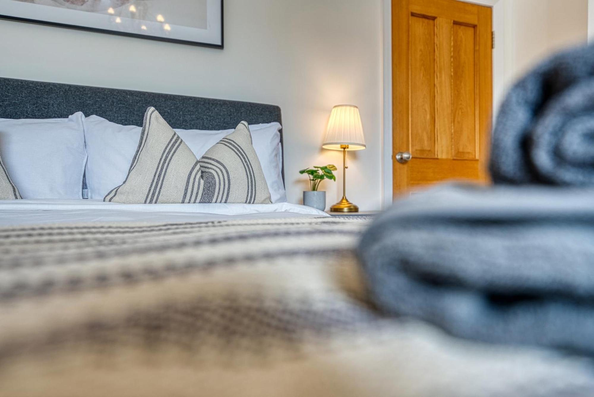 2 Bed Stunning Chic Modern Spacious Apt, Ocean Village, Southampton - Plenty Of Parking - By Blue Puffin Stays Экстерьер фото
